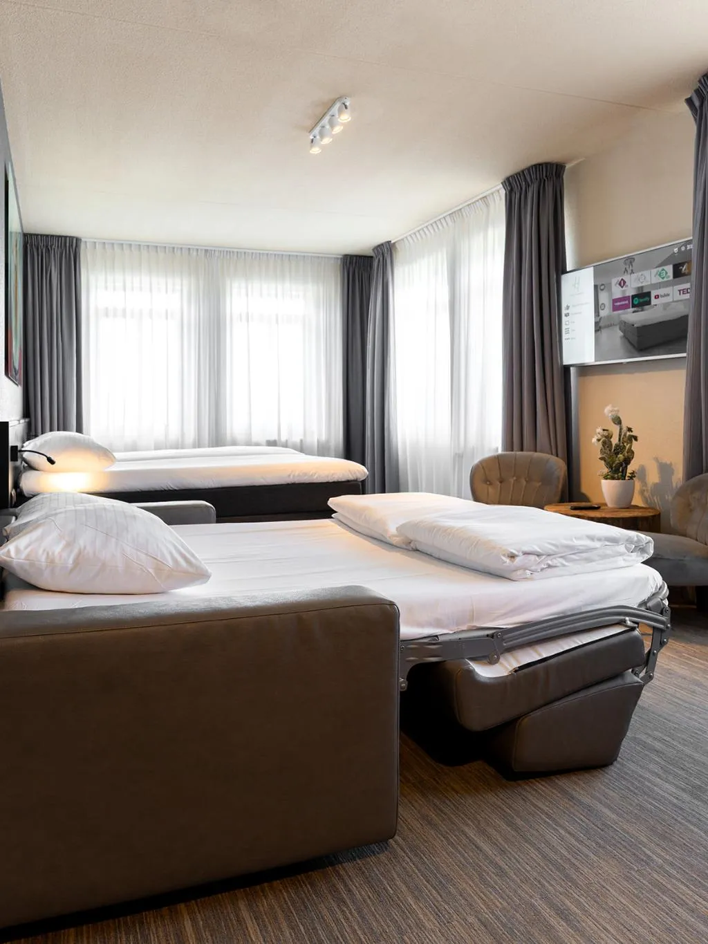 FAMILY ROOM STANDARD Room, HOTEL ALKMAAR Bar & Restaurant Meeting & Events, Amsterdam
