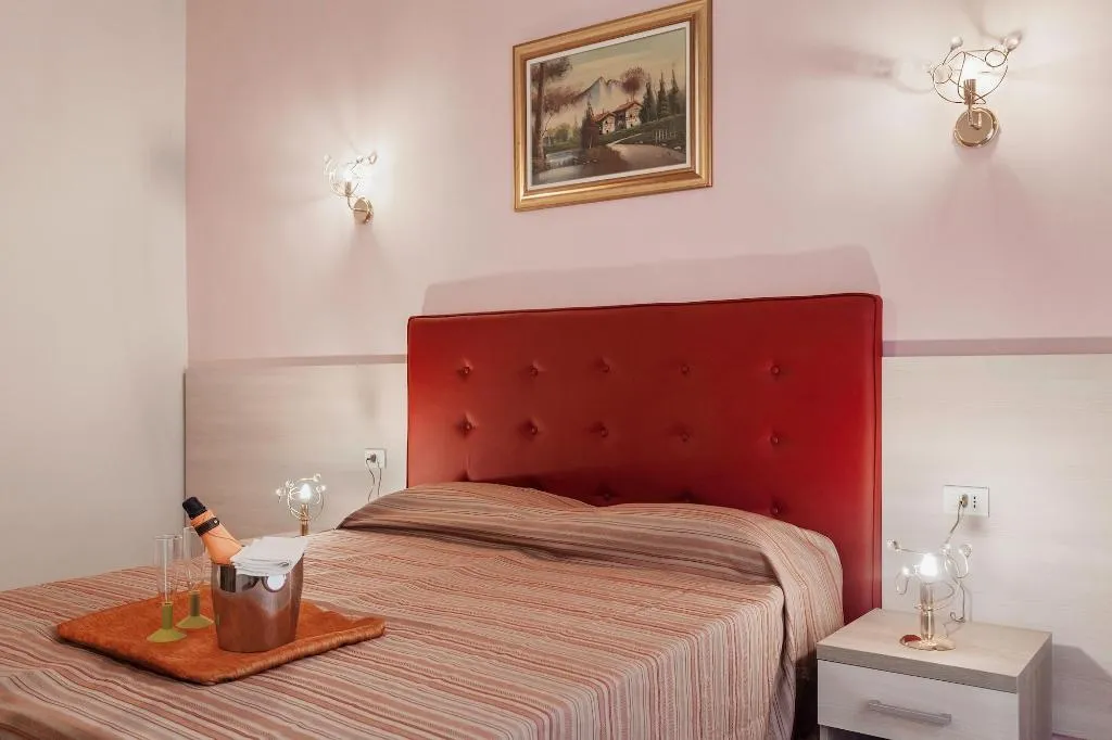 Room, Domus Napoleone, Naples
