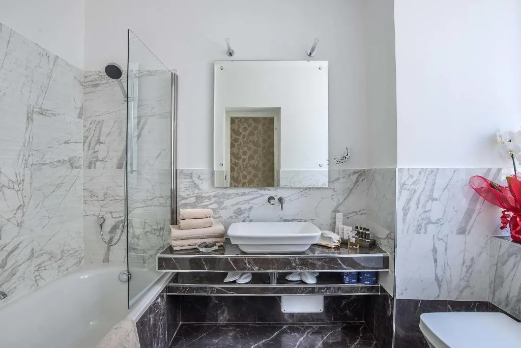 Double or Twin CLASSIC QUEEN BED Room, Damaso Hotel, Rome