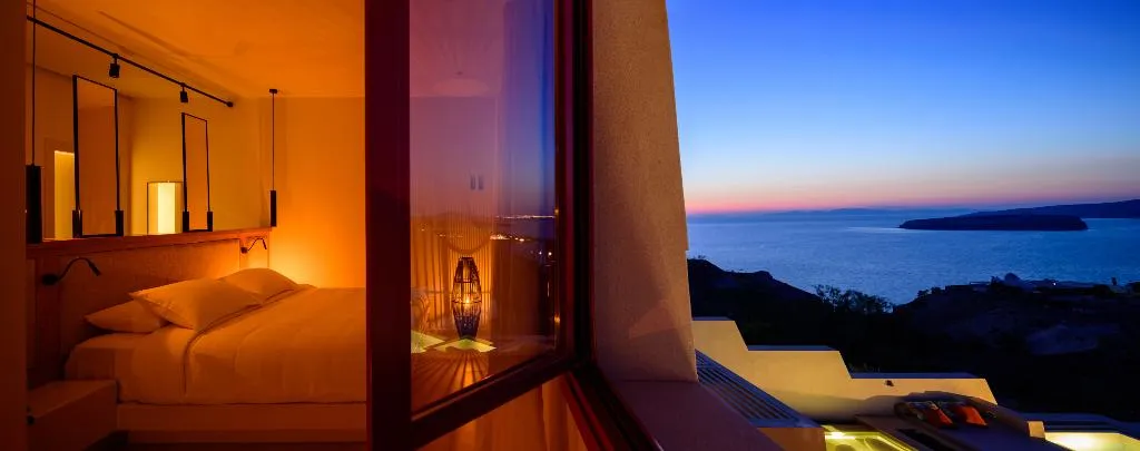 SUITE SEA VIEW WITH PRIVATE POOL Room, Potnia Theron Suites, Santorini