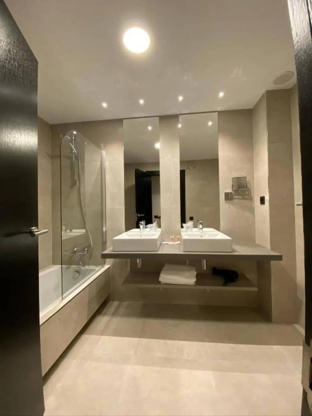 Room, Parque Real, Madrid