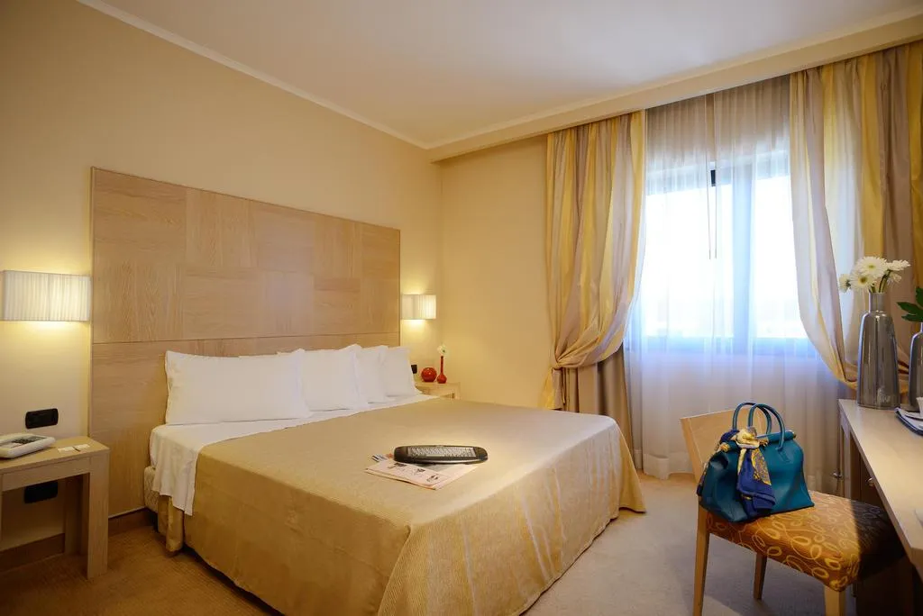 SINGLE SUPERIOR Room, The Cross, Rome
