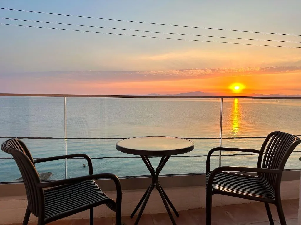 Room, Marabou, Halkidiki