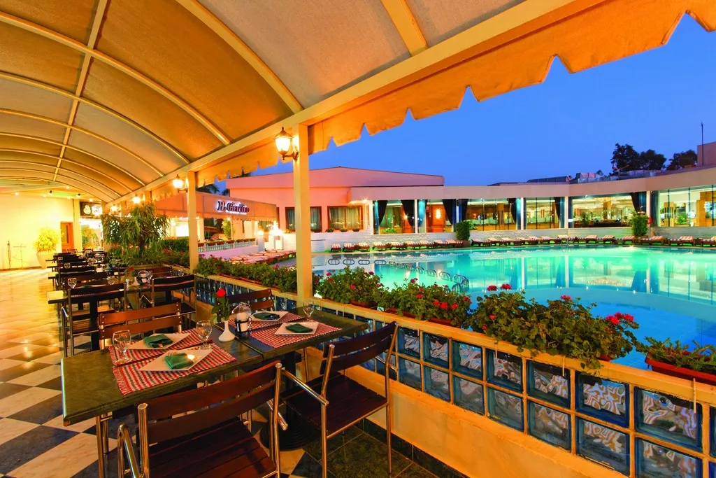 Restaurant, Cairo Pyramids Hotel, Cairo