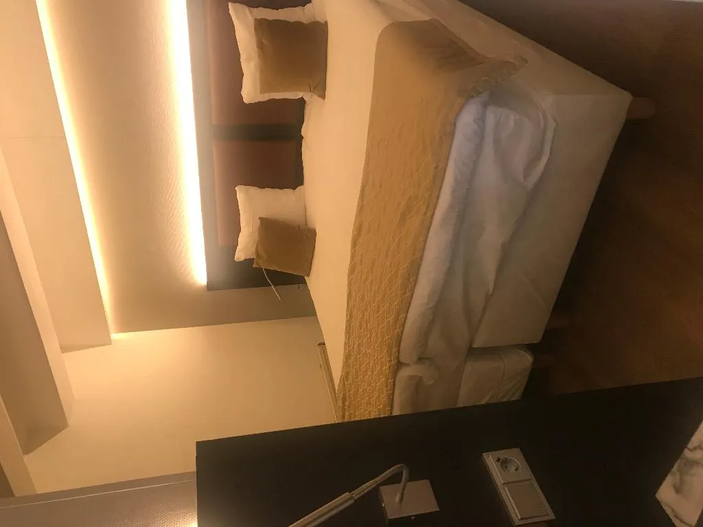 QUADRUPLE STANDARD Room, Avenue, Amsterdam