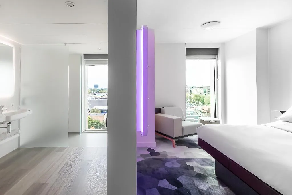 Cabin PREMIER Room, Yotel Amsterdam, Amsterdam