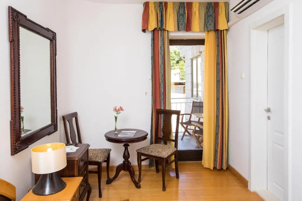 DOUBLE WITH BALCONY Room, Guest House J&J, Dubrovnik
