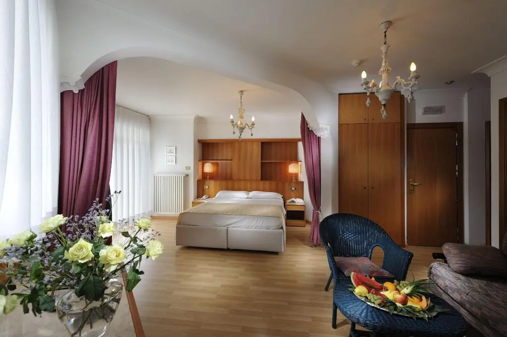 Room, Grand Hotel Playa, Venice