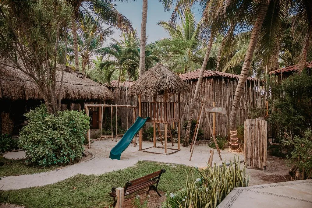 Sports and Entertainment, Petit Lafitte, Playa Del Carmen
