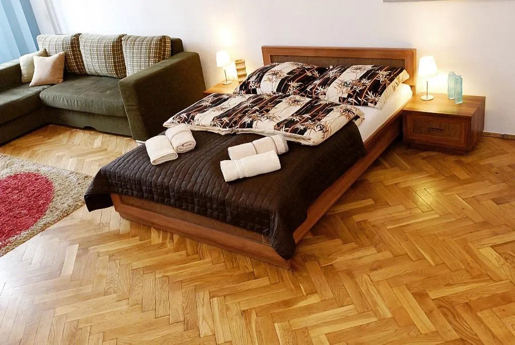 STUDIO CAPACITY 4 Room, P&J Tourist Apartments, Krakow