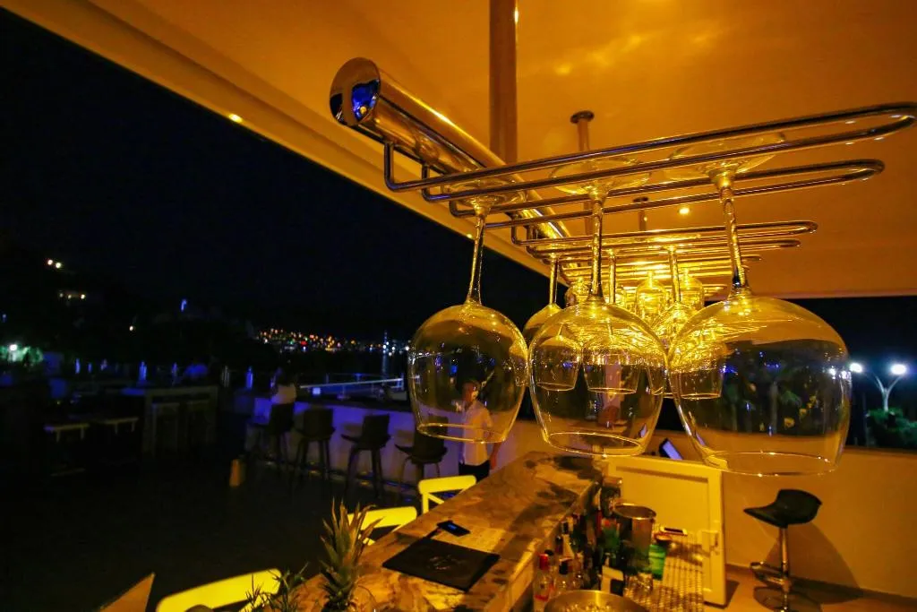 Bar, Azka, Bodrum