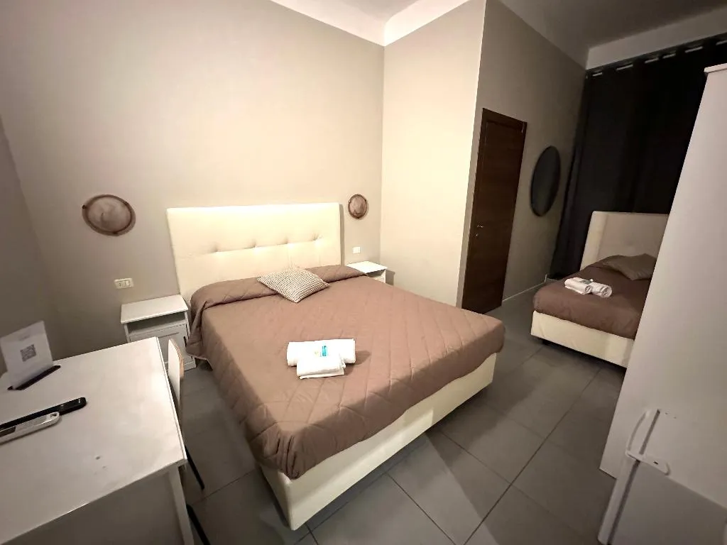 TRIPLE STANDARD Room, Hotel Golden Milano, Milan