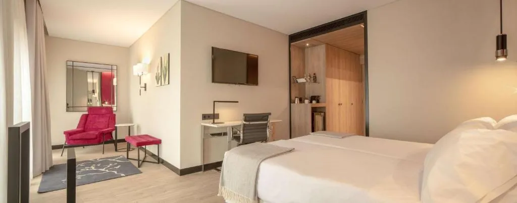 DOUBLE SUPERIOR Room, NH Porto Jardim, Porto