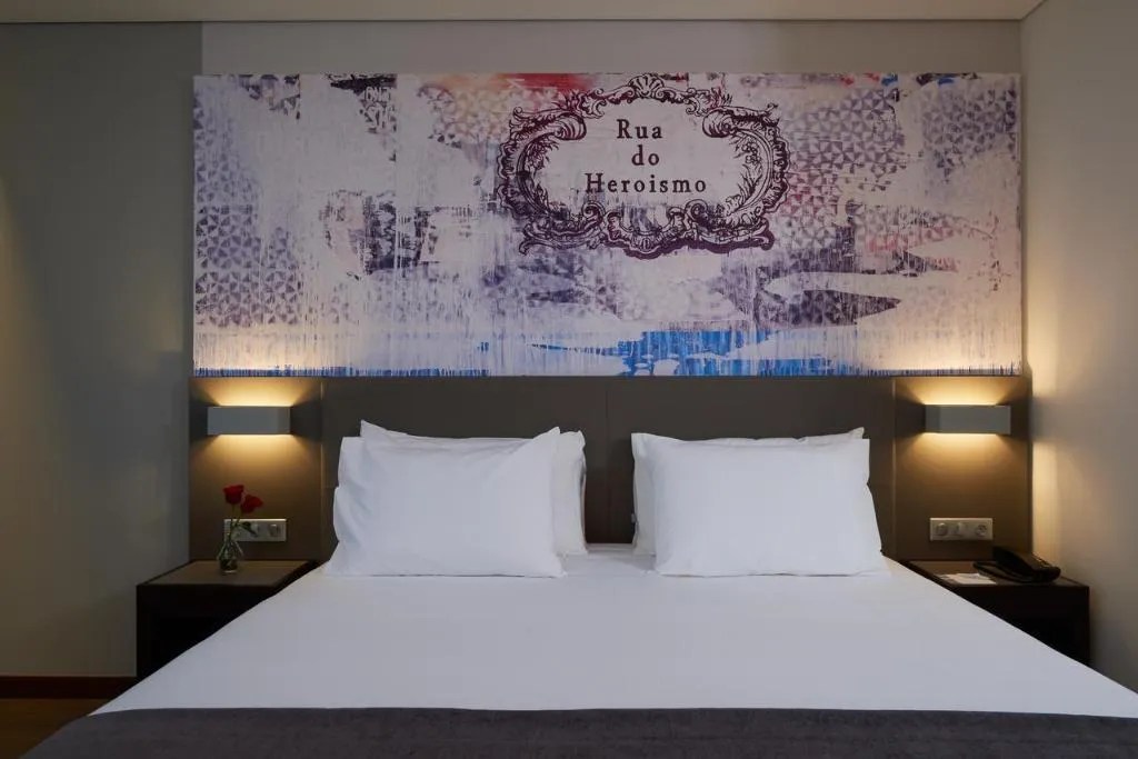 Room, Timbre Heroismo, Porto