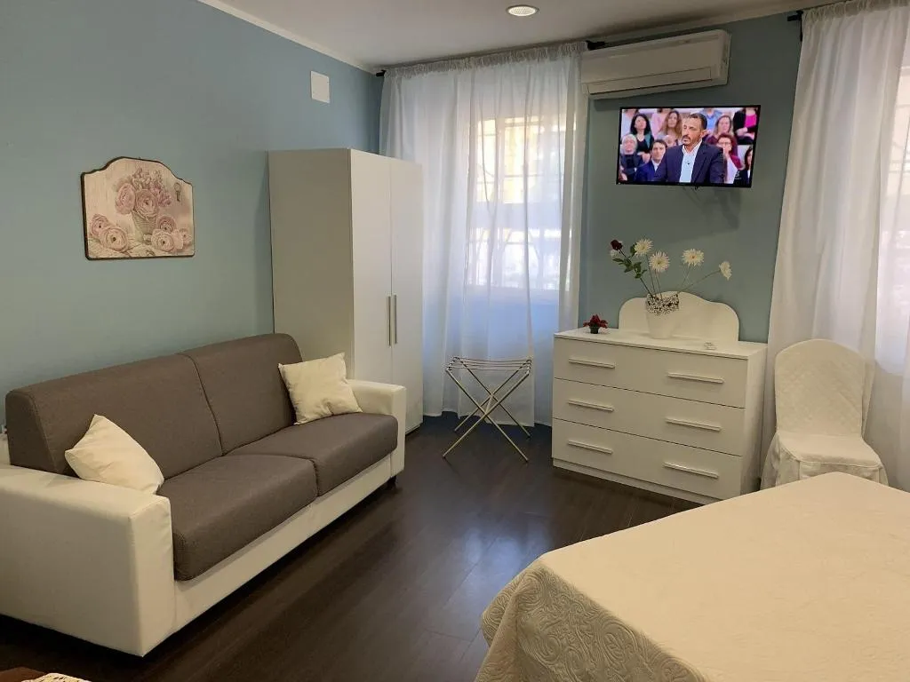 Room, Piazza Istria - Gh B&B, Rome