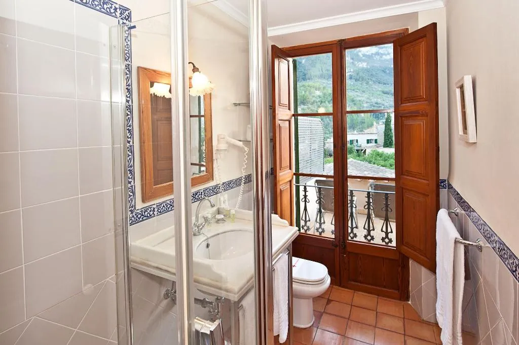 Room, D'Es Puig, Majorca