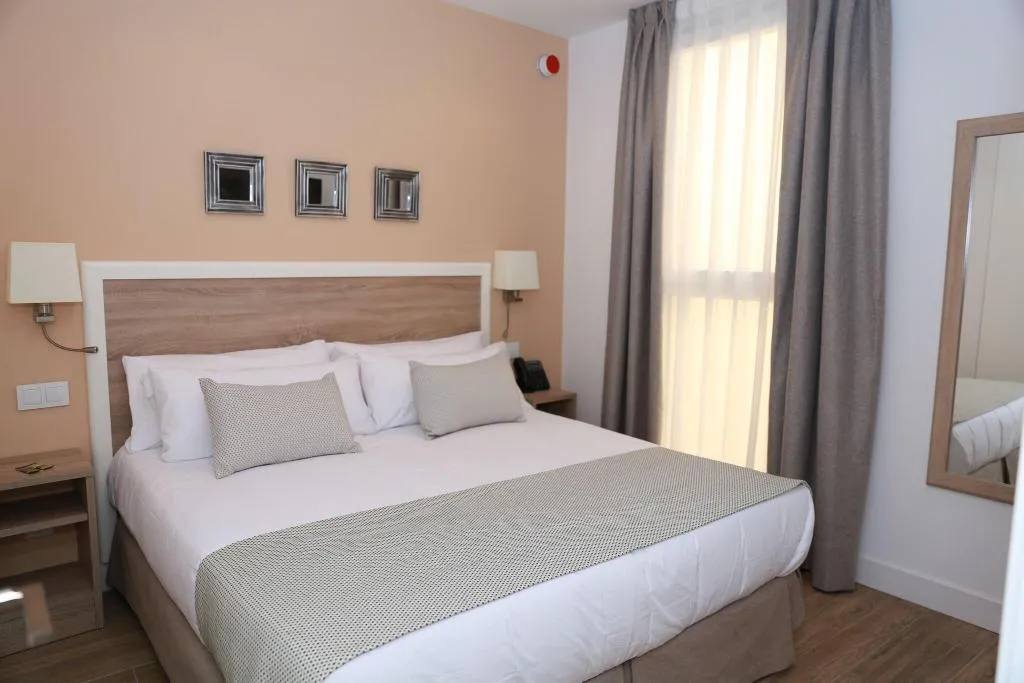 APARTMENT TWO BEDS Room, New Point Madrid Opera, Madrid