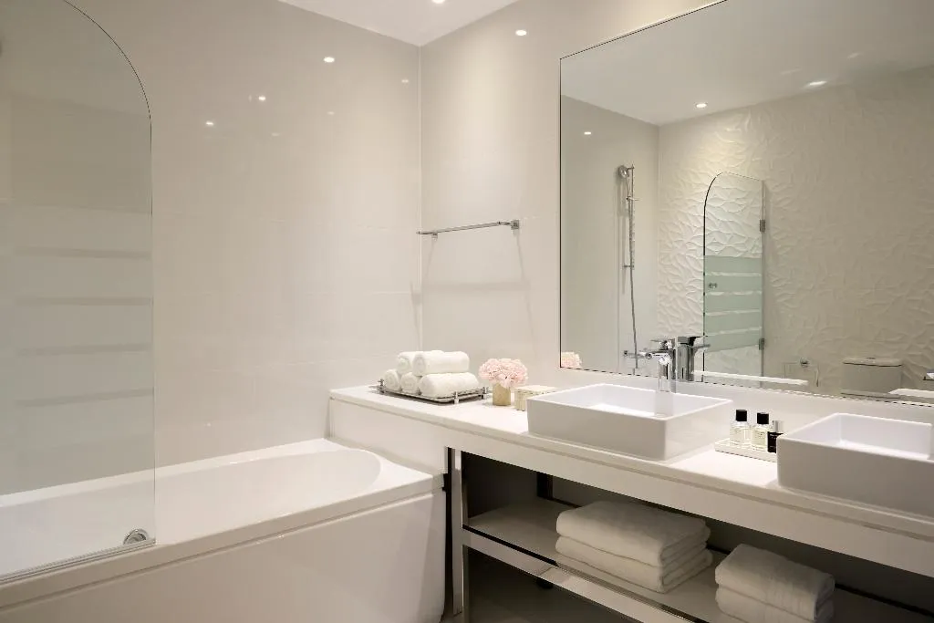 JUNIOR SUITE CAPACITY 4 Room, Pomegranate Wellness Spa Hote, Halkidiki