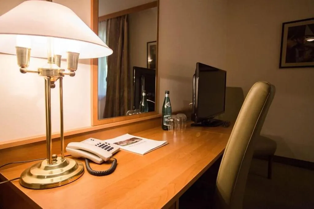 Room, Dwor w Tomaszowicach, Krakow