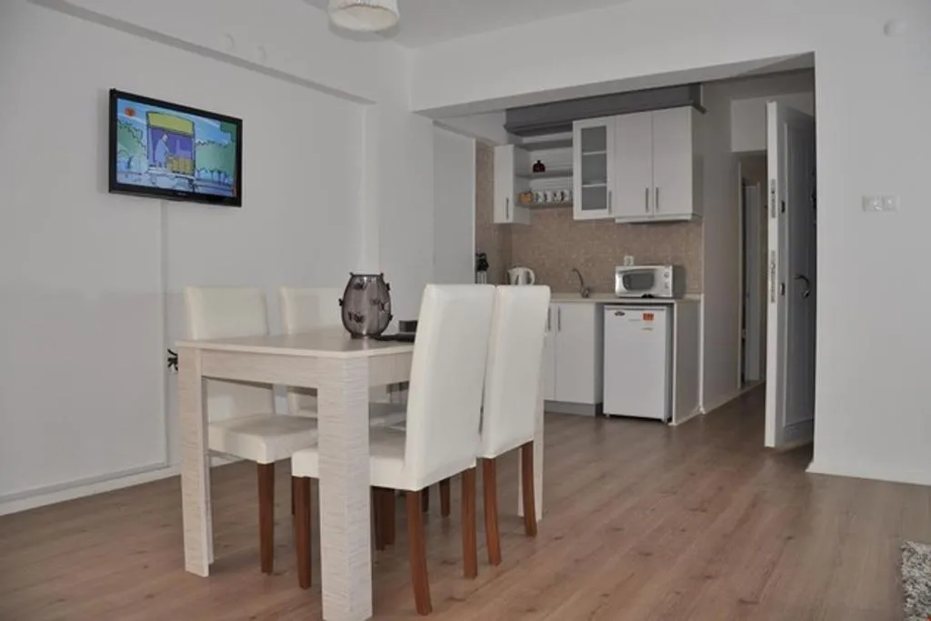 APARTMENT TWO BEDROOMS ONE BATHROOM Room, Deka Evleri, Izmir