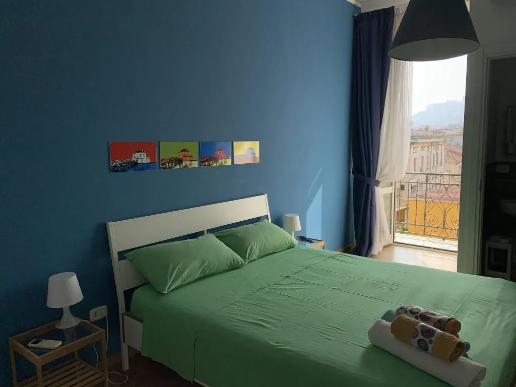 Room, B&B Tarumbò, Naples