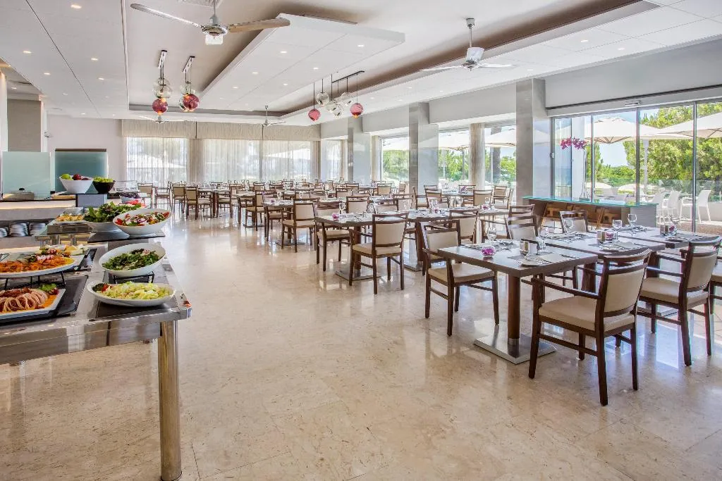Restaurant, Crowne Plaza Limassol, Cyprus