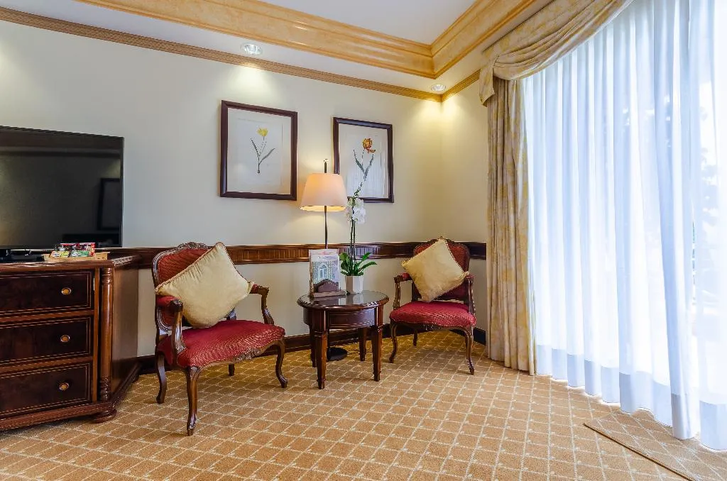 Double or Twin RIVER VIEW Room, Olissippo Lapa Palace, Lisbon