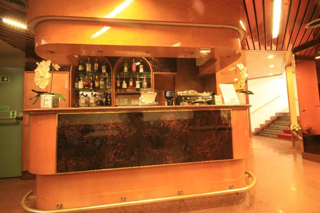 Bar, Lido, Milan
