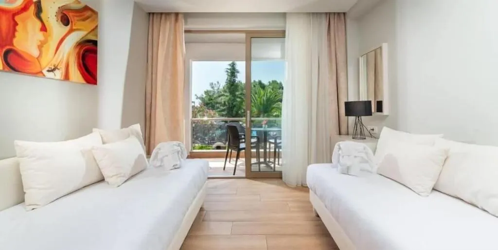 Room, 4- You Boutique, Thessaloniki