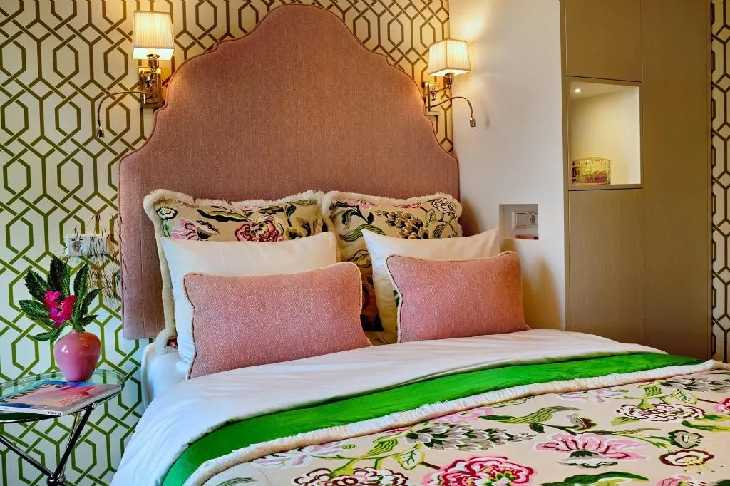 Room, Estherea, Amsterdam