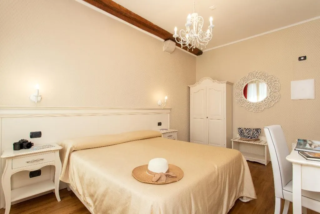 Double or Twin CLASSIC Room, Charming Palace Santa Fosca, Venice
