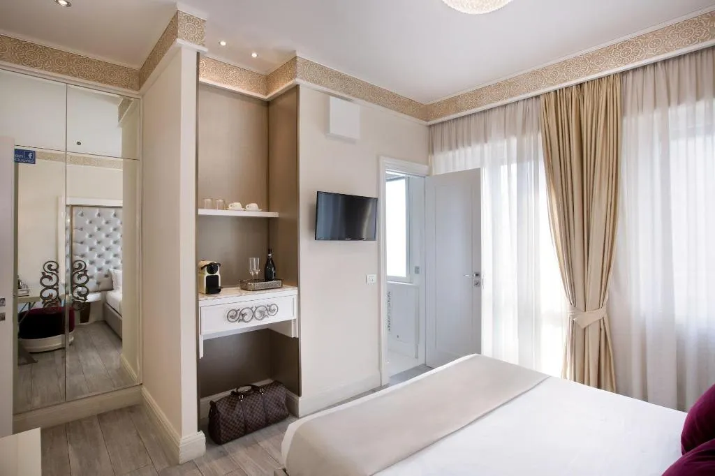 Room, Luxury Suite Milano Duomo, Milan