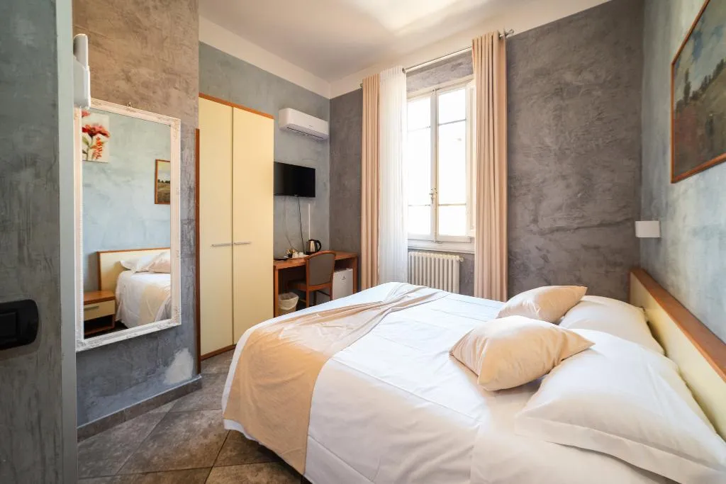DOUBLE STANDARD Room, Angelica, Florence