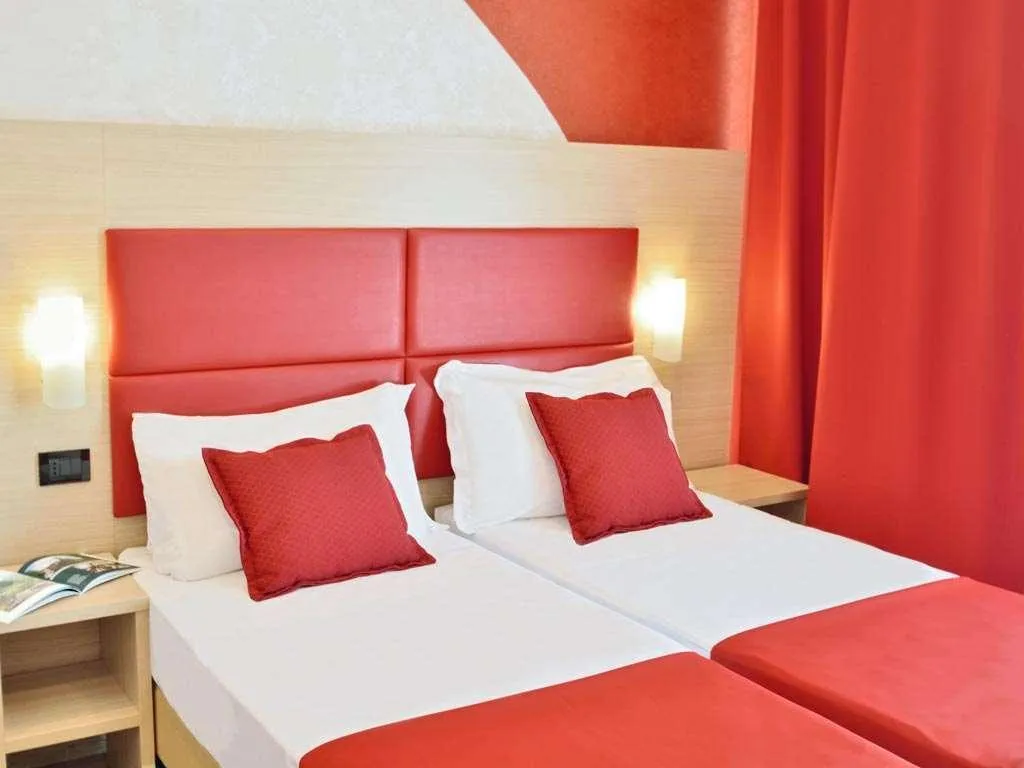 Room, Luxor Florence, Florence