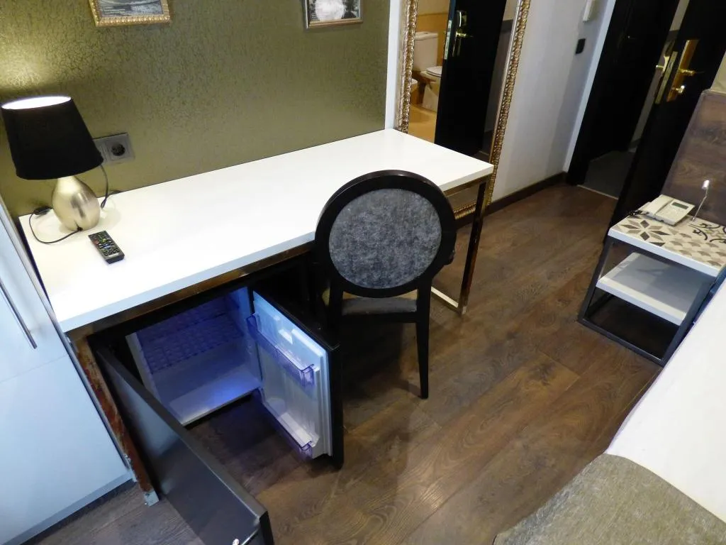 Room, Moderno, Barcelona