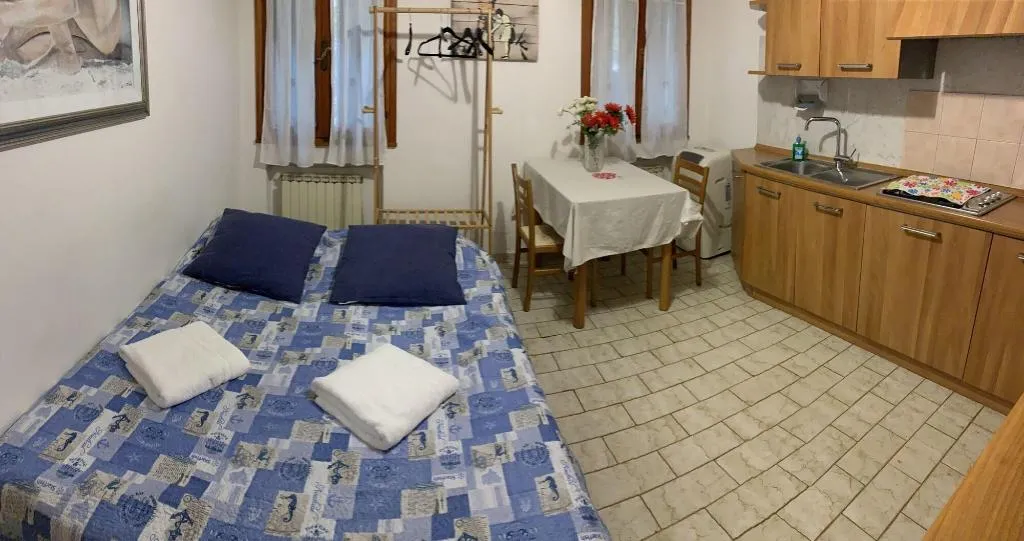 Room, Grey's House, Venice