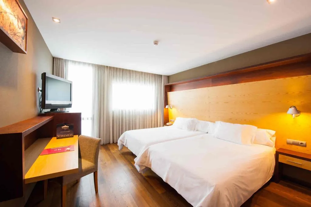 Double or Twin CAPACITY 3 Room, SOMMOS Hotel Aneto, Barcelona