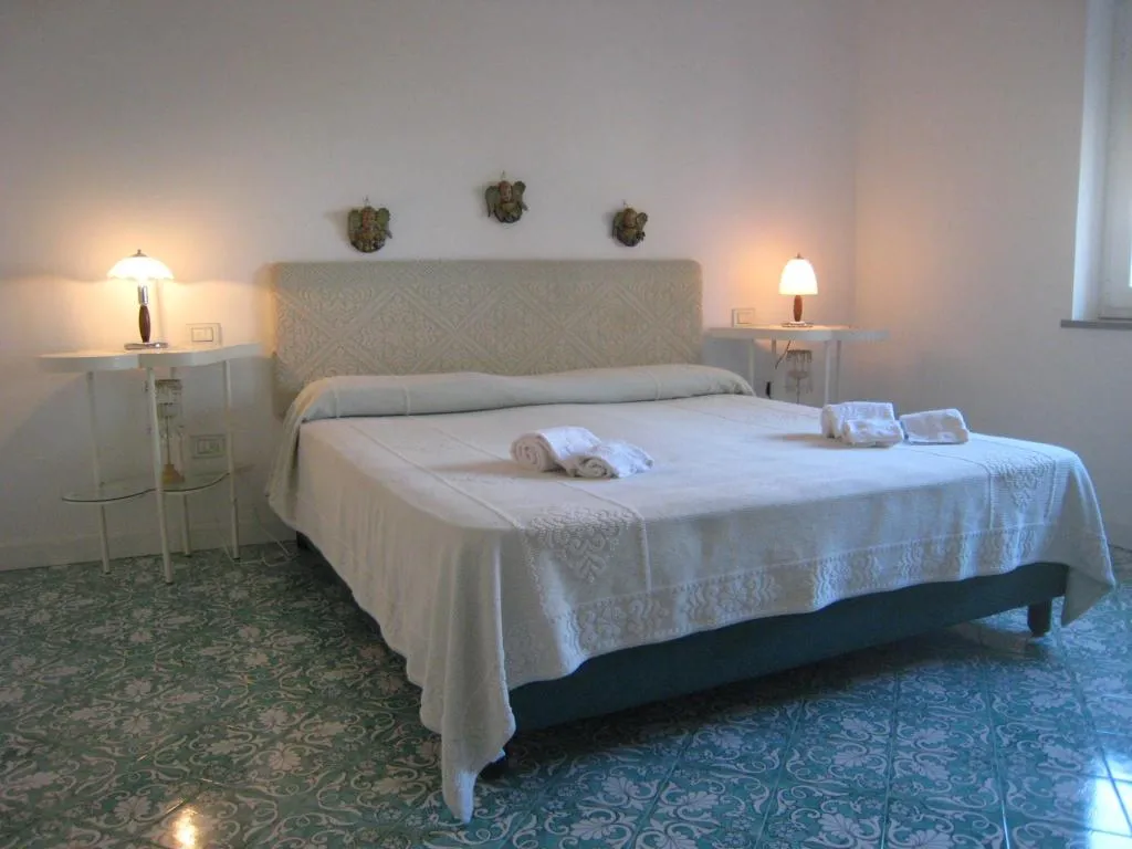 Room, Villa Pasitea, Naples