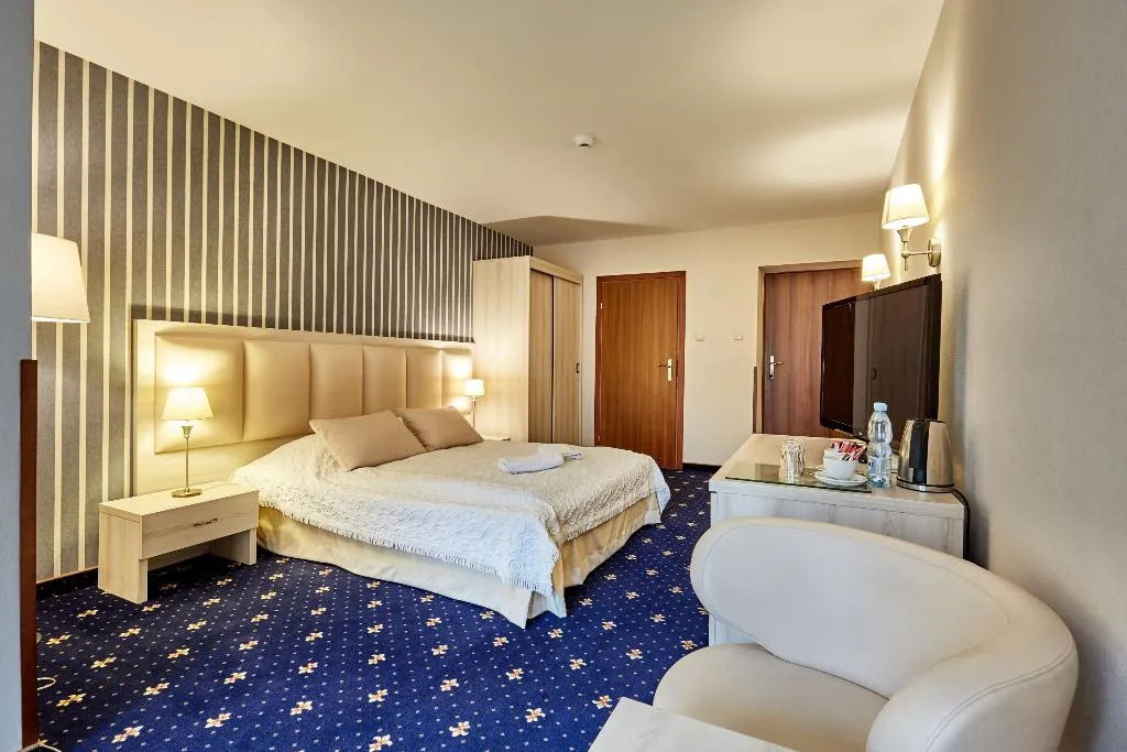 DOUBLE STANDARD Room, Willa Labelle, Krakow