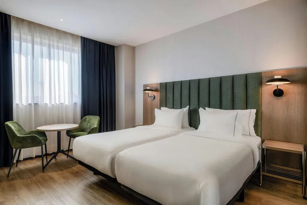 DOUBLE KING SIZE BED Room, AC Madrid Feria, Madrid