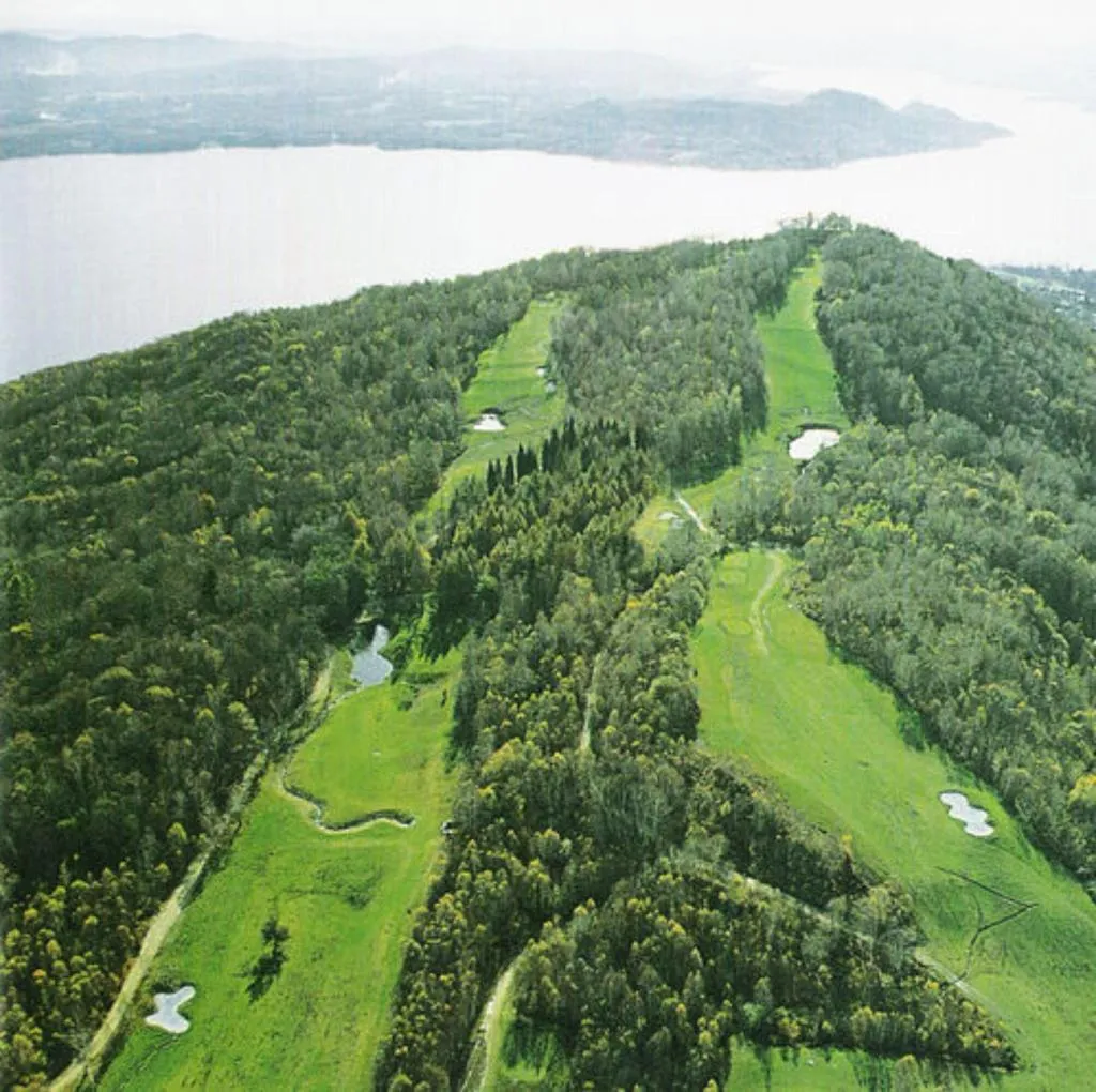 Sports and Entertainment, Des Iles Borromees, Milan