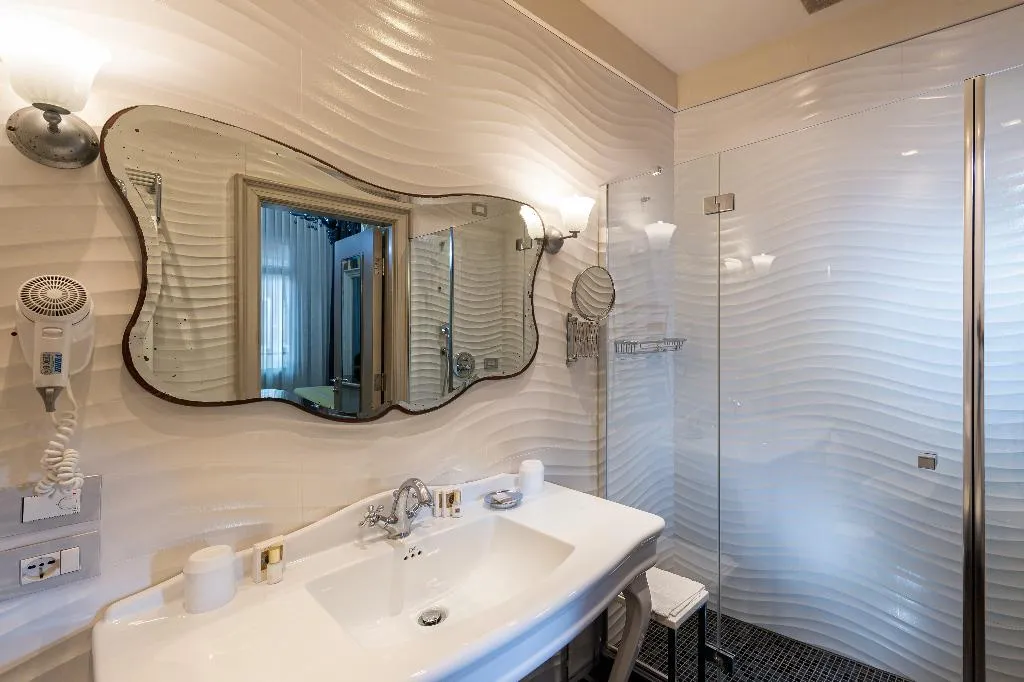 SUITE CANAL VIEW Room, Palazzetto Madonna, Venice