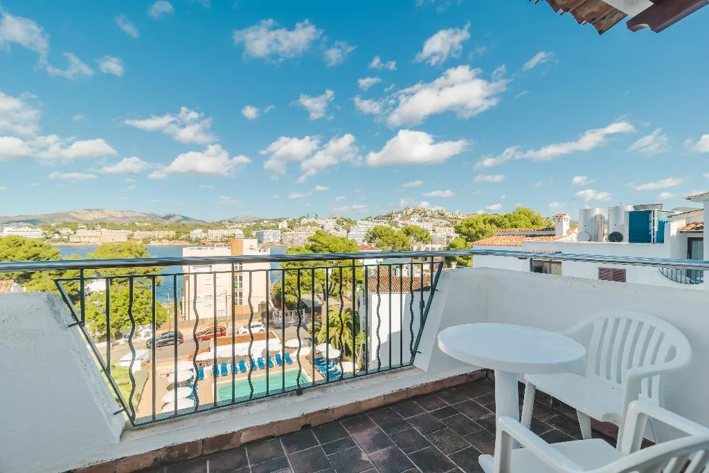 APARTMENT SEA VIEW Room, Flip Flop Surfing Playa Apartments, Majorca