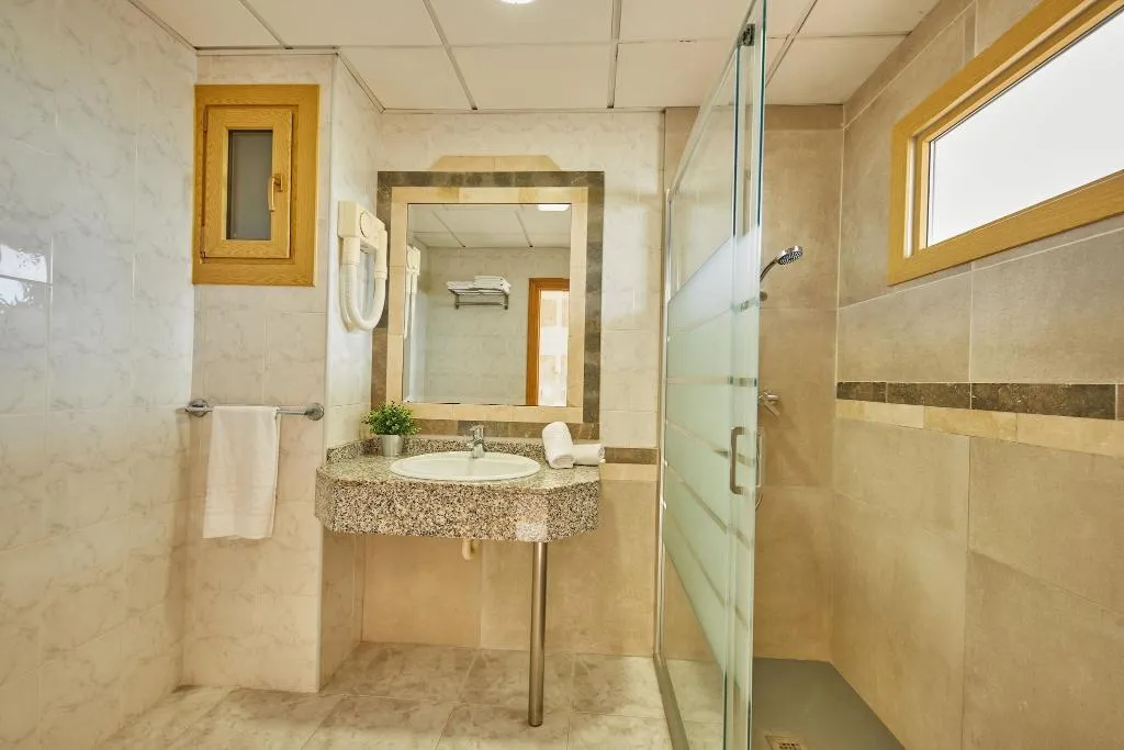 APARTMENT CAPACITY 5 TWO BEDROOMS Room, Apartamentos Ben Hur, Majorca
