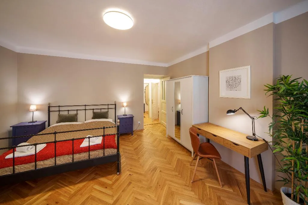 FAMILY ROOM CAPACITY 10 Room, Old Town - Templova Apartments, Prague