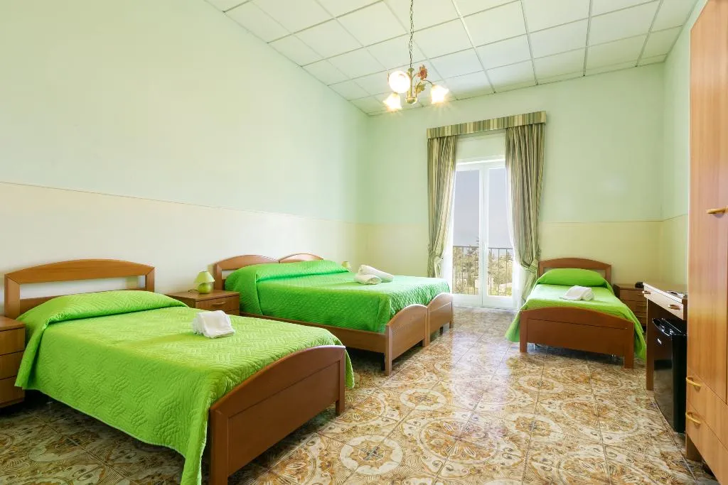 QUADRUPLE SEA VIEW WITH BALCONY Room, Sisters' Hostel, Naples
