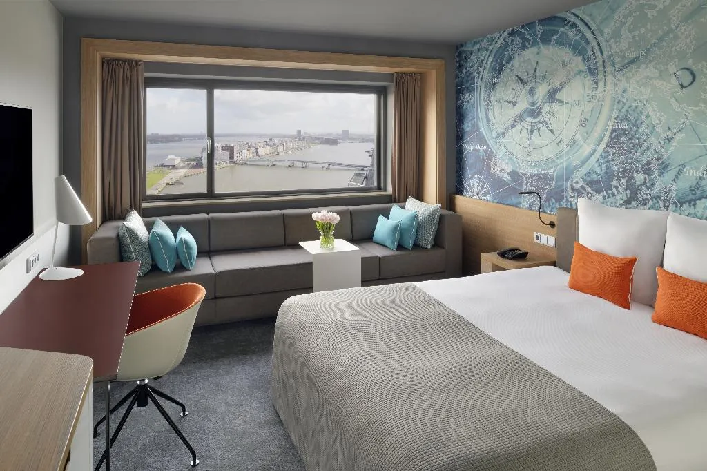DOUBLE SUPERIOR KING BED Room, Movenpick Hotel Amsterdam City Centre, Amsterdam