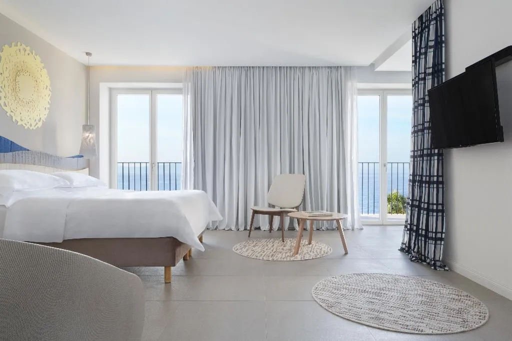JUNIOR SUITE SEA VIEW Room, Bluesun Hotel Jadran, Split