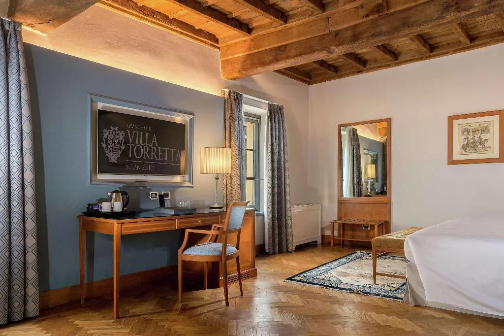 DOUBLE DELUXE KING BED Room, Grand Hotel Villa Torretta, Curio by Hilton, Milan
