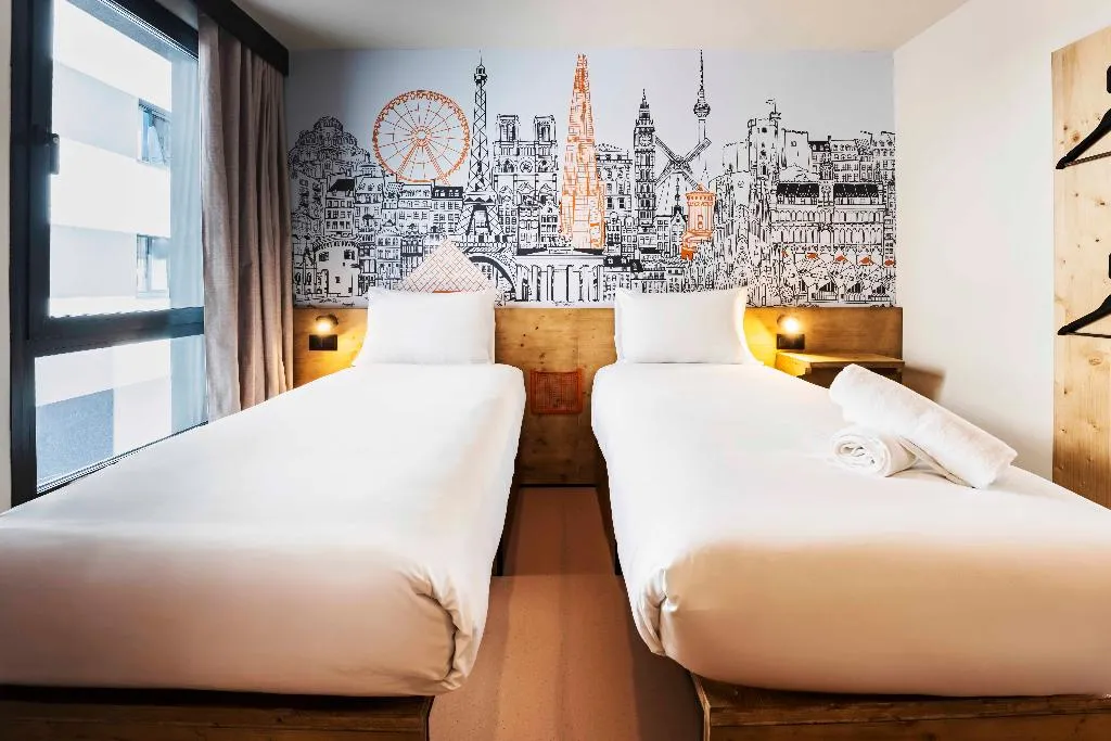 TWIN TWO BEDS Room, easyHotel Madrid Alcala, Madrid